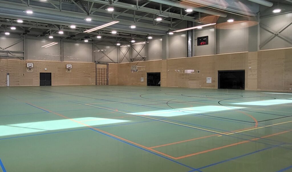 de kragt leeg sporthal